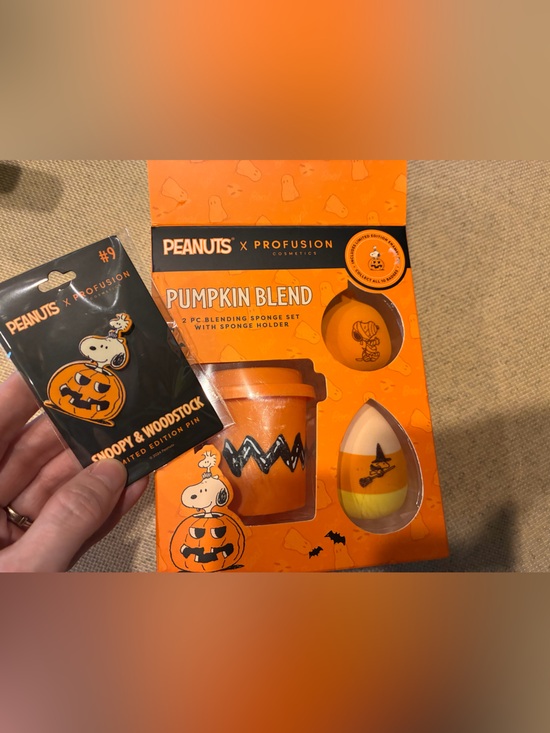 Peanuts Other - Peanuts x Profusion Pumpkin Blend Sponge Set - limited edition pin